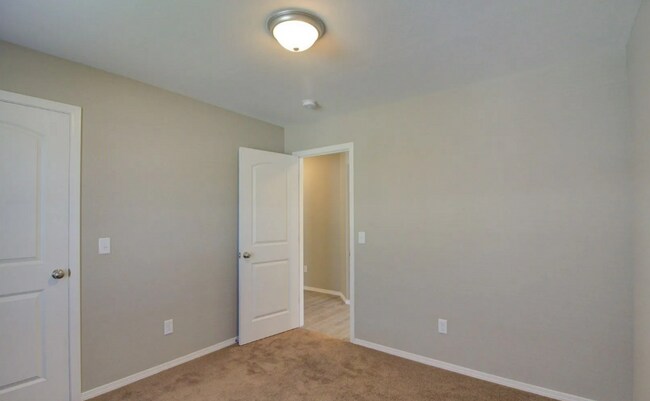 Building Photo - Large 3 bedroom duplex for rent in Battlefield, MO