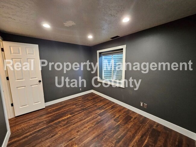 Building Photo - 42 W 680 N