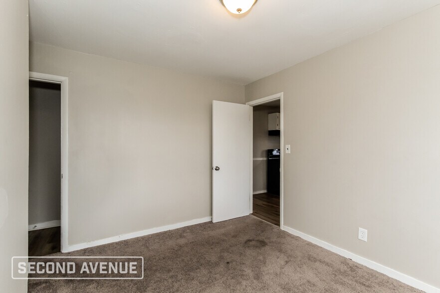 Building Photo - 1924 Portage Ave