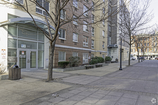 Walkway - 505 E 161st St