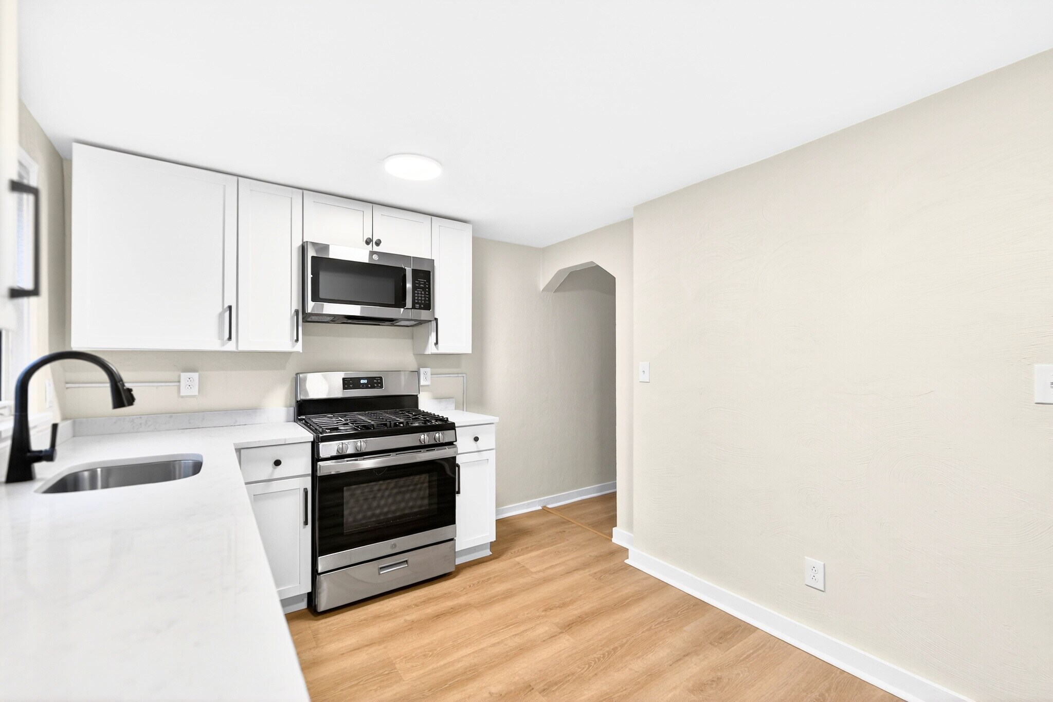 Building Photo - 627 2nd St