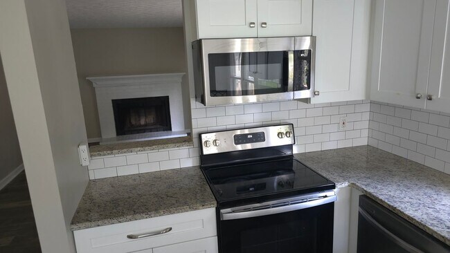 Building Photo - 10480 Summer Creek Dr