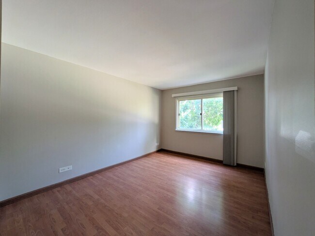 Building Photo - 700 Perrie Dr