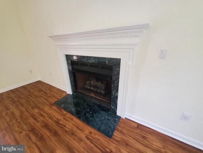 Building Photo - 5 Bandcroft Dr