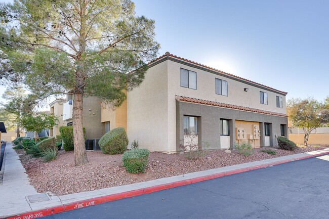 Building Photo - CHARMING 3 BEDROOM CONDO IN DESERT SHORES ...