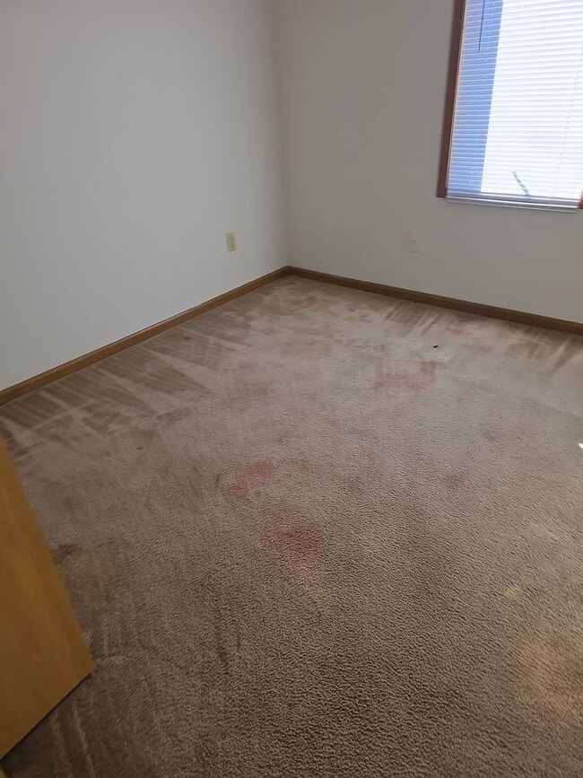 Building Photo - Great 3 Bed 2 Bath 2 Car Garage Split Level Duplex- Pets ok!