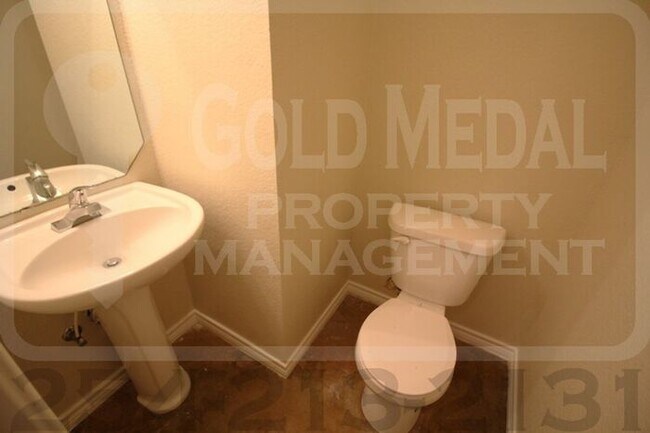 Building Photo - 4008 Cambridge Dr