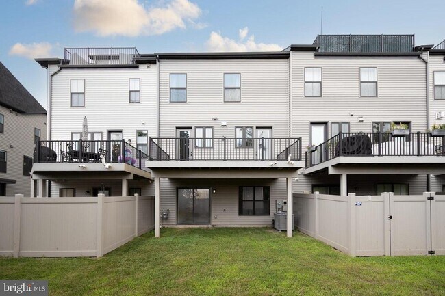 Building Photo - 6275 Edsall Rd