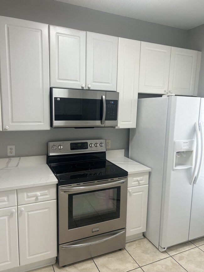 Building Photo - 2208 Castle Pines Dr