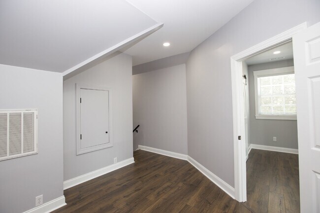 Building Photo - "Spacious and Inviting 2620 sq. ft. Home i...