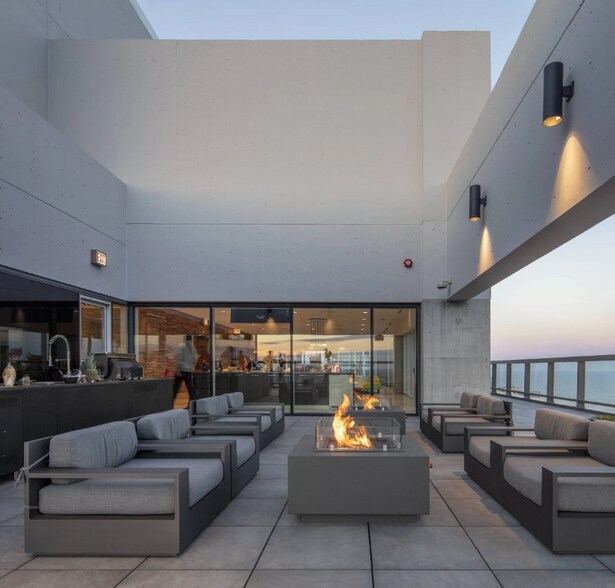 Building Photo - 235 E Illinois St