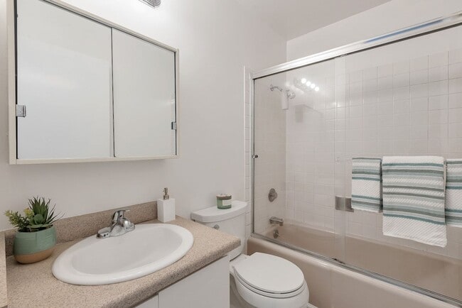 Building Photo - 955 Shorepoint Ct