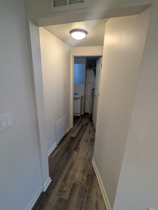 Building Photo - 4014 S Beaumont Ave