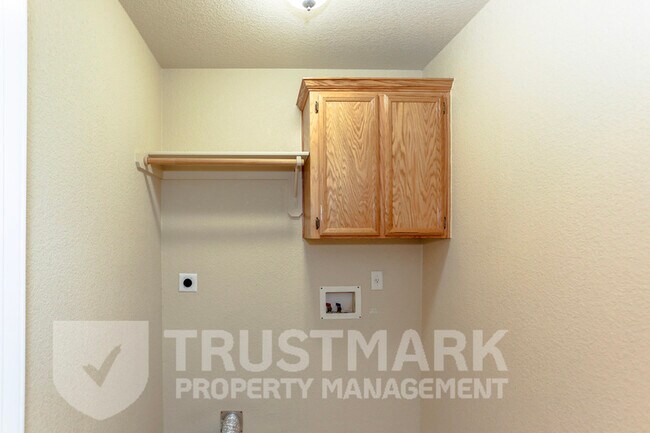 Building Photo - 4202 Elms Run Cir