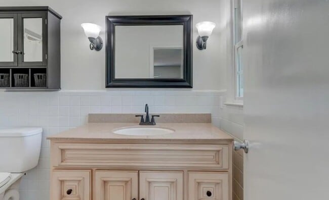 Building Photo - The Best of Both Worlds: Secluded Feel wit...