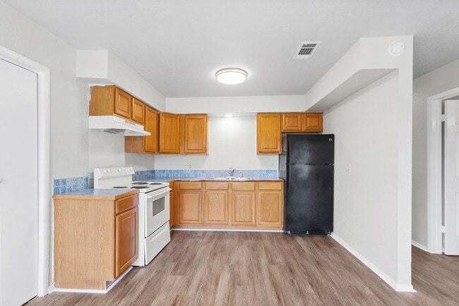 Building Photo - 101-103 Lockhart St