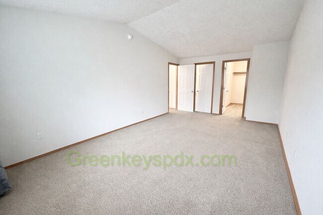 Building Photo - Awesome 3-bedroom, 2.5-bathroom house in North Portland Near Trenton Park - $200 Off First Month!