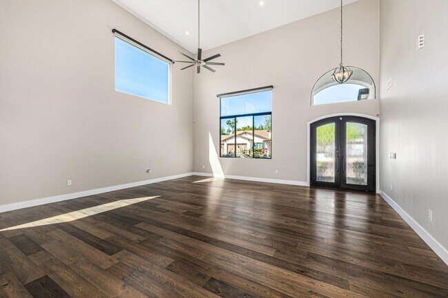 Building Photo - 3821 E Devonshire Ave