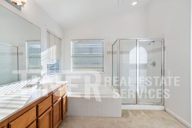 Building Photo - Spacious Home in Desireable Highland Hill ...