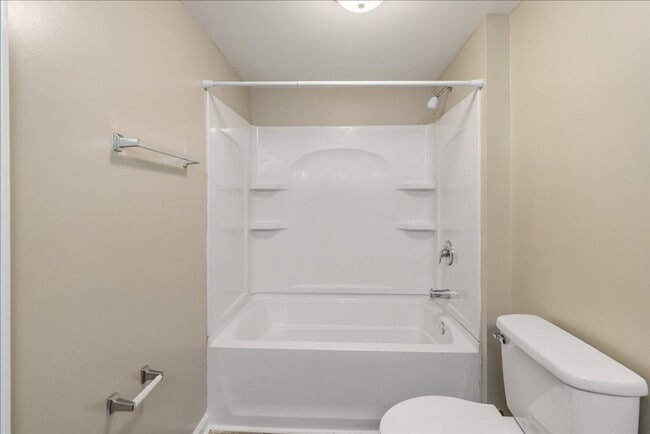 Building Photo - 207 Iris Cir