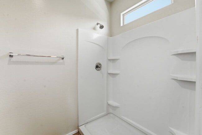 Building Photo - Stylish 3BR Home with Granite Counters + Community Parks & Splash Pads