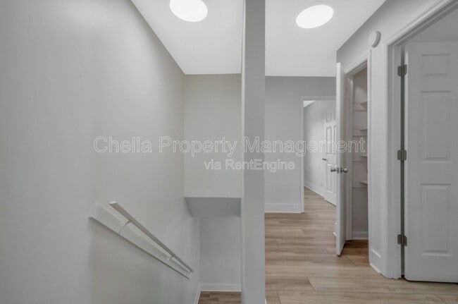 Building Photo - 738 McPherson Dr