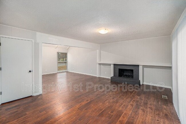 Building Photo - 3541 NE 72nd Terrace