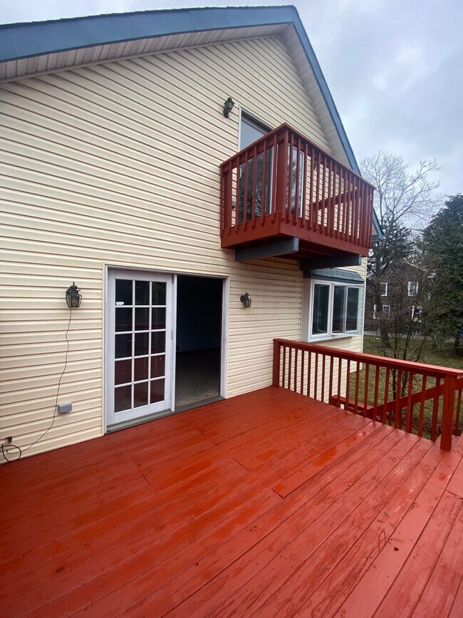 Building Photo - 233 S State Rd