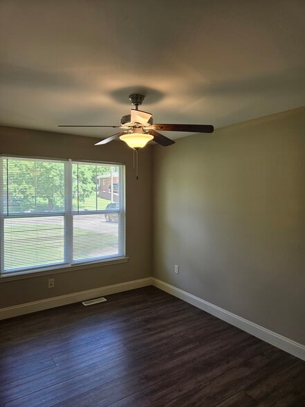 Building Photo - 75 Lucinda Dr