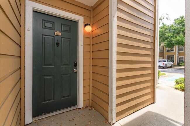 Building Photo - 2-Bedroom, 2-Bath Apartment – Prime Orlando Location!