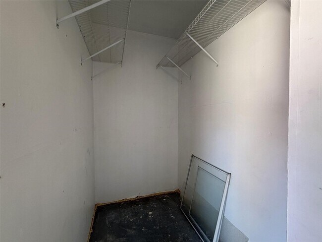 Building Photo - 1700 Amelia Ct