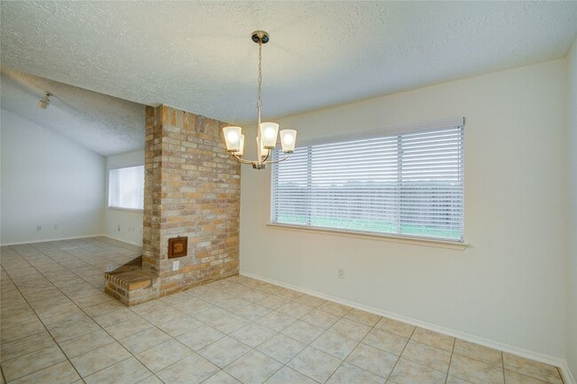 Building Photo - 1911 Ripple Creek Dr