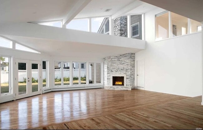Primary Photo - 4488 Merrick Rd
