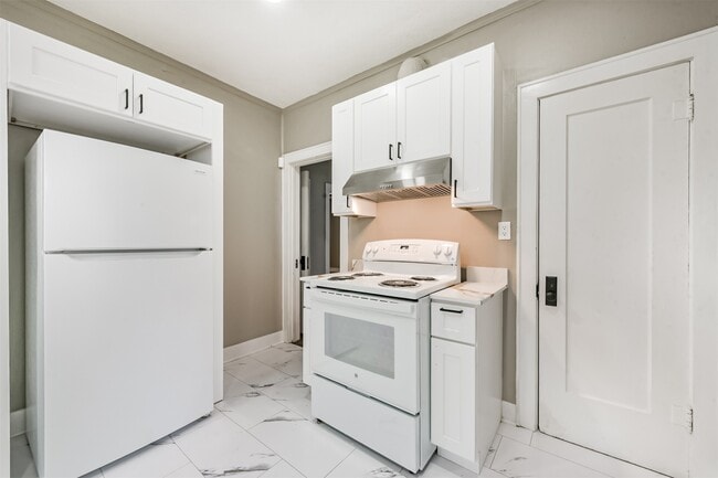 Building Photo - 2606 Oakdale St