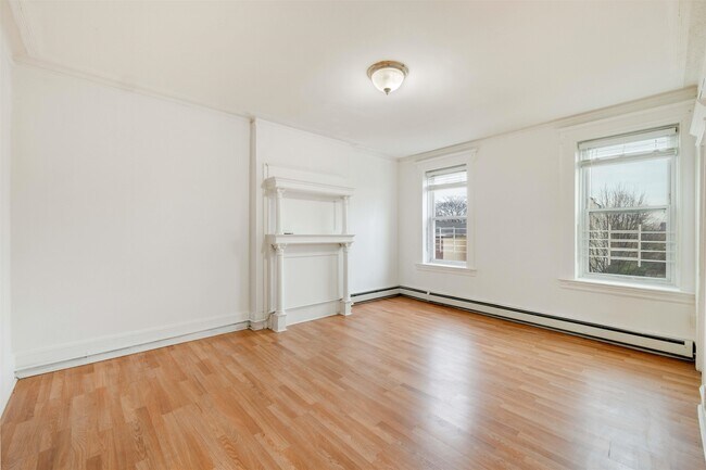 Building Photo - 572 West Side Ave