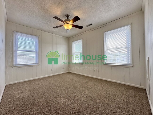 Building Photo - 4420 Ocean View Ave