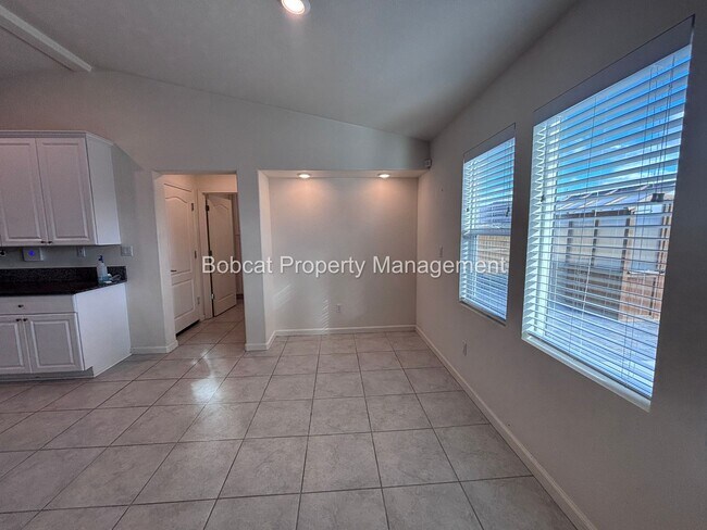 Building Photo - Large Home in Dayton with Mother In Law Quarters