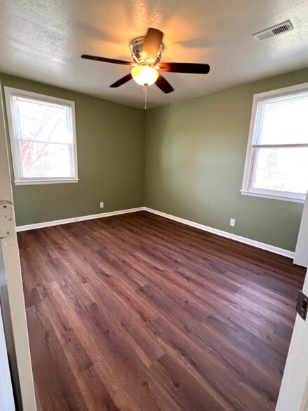 Building Photo - 3004 Sheddan Dr