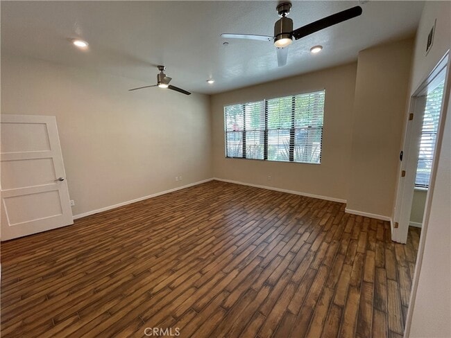 Building Photo - 501 W Maple Ave