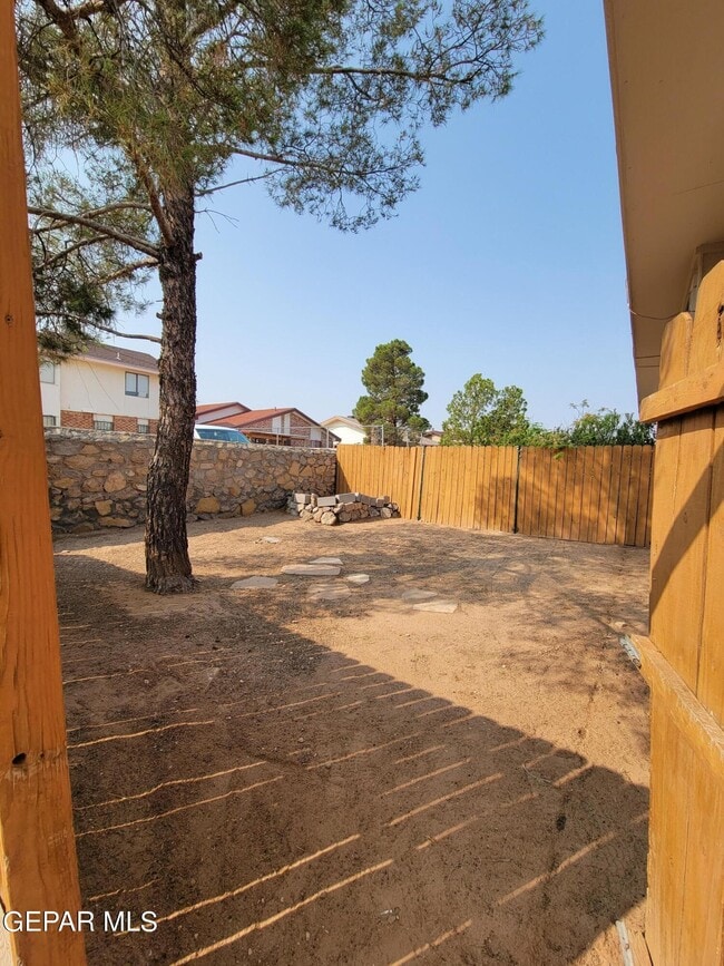 Building Photo - 11340 Lake Nasser Dr