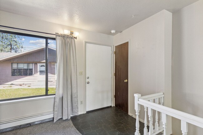 Building Photo - 1710 27th Ave
