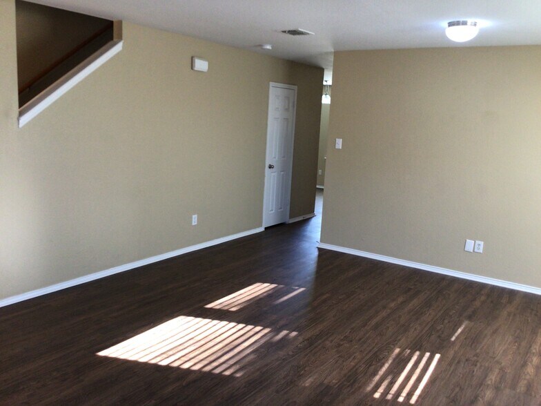 Building Photo - 1333 Gayle St