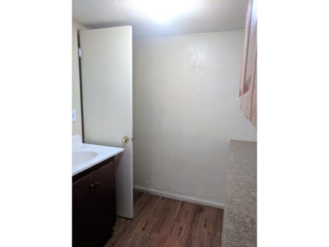 Building Photo - 1001 S Eliot St