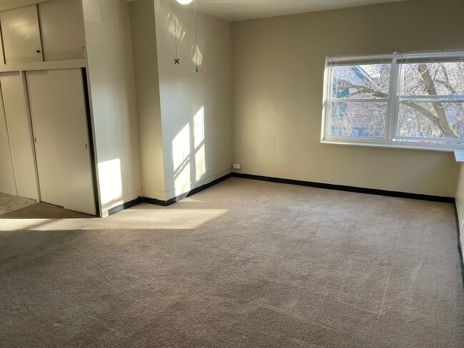 Interior Photo - 1026 E Lyon St