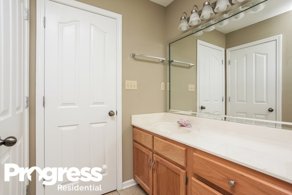 Building Photo - 7470 Jennifer Dr