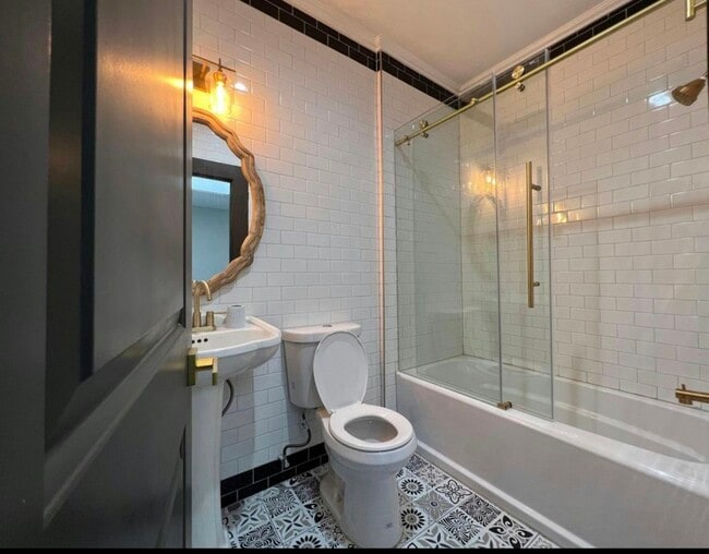 Building Photo - 345 N Van Ness Ave