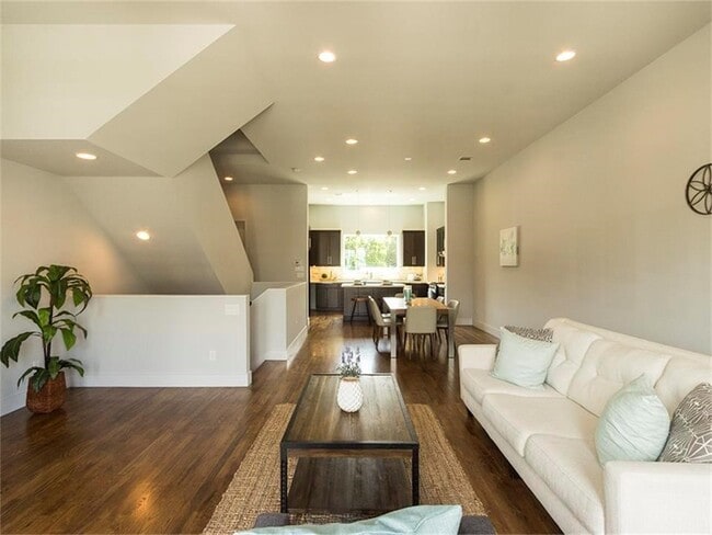 Building Photo - 864 Wakefield Dr