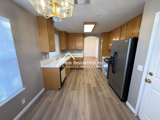 Building Photo - Charming 3bd/2ba Elk Grove Home With 2 Car Garage!