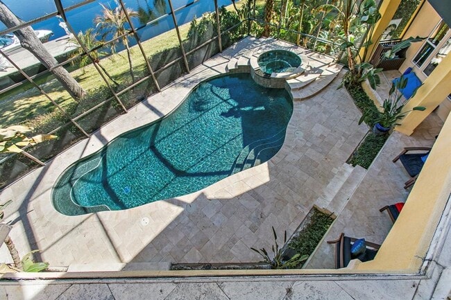 Building Photo - Stunning Lagoon Residence!