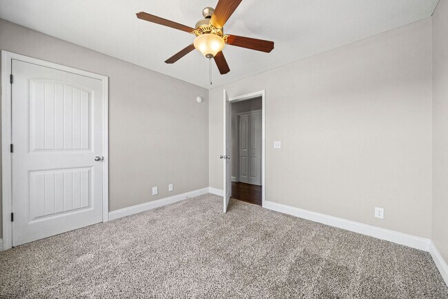 Building Photo - Pet Friendly Four Bedroom with Basement!